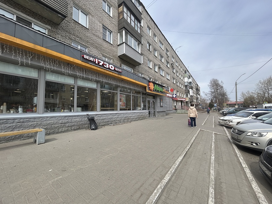 Космонавтов, 11