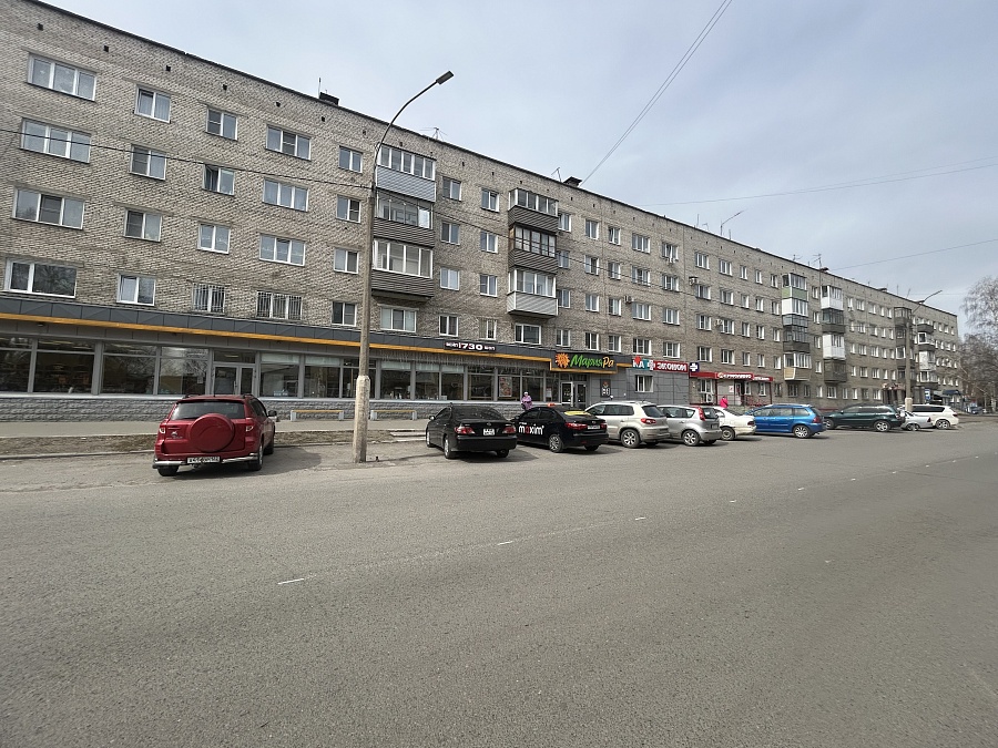 Космонавтов, 11