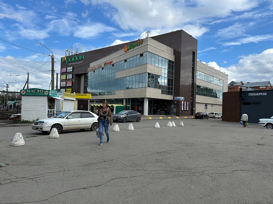 Попова, ТЦ "Район", 70Д