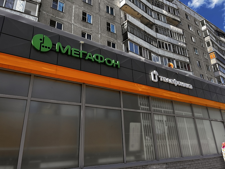 Строителей, 21