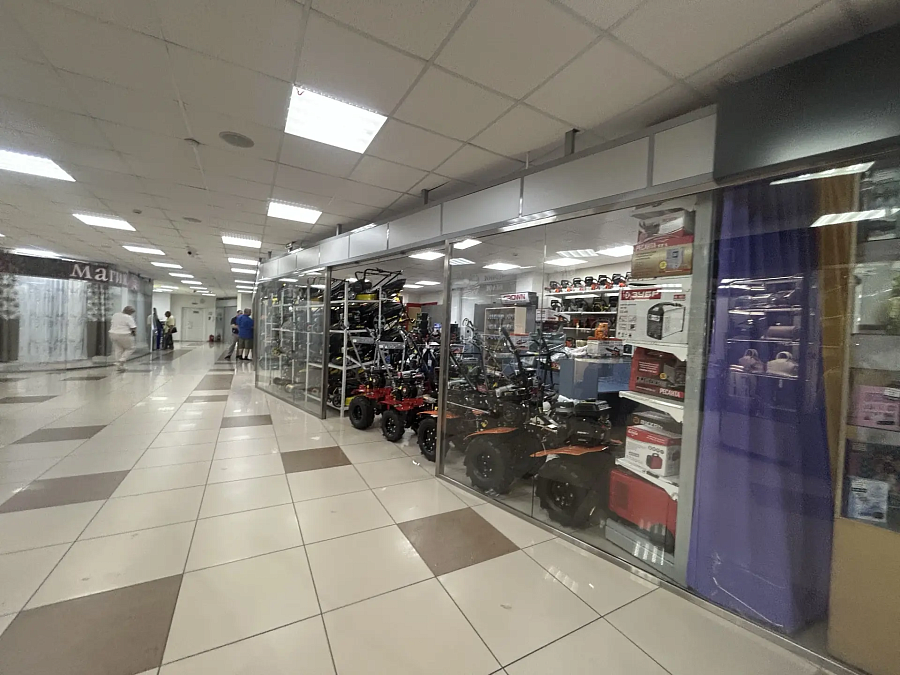 Попова, ТЦ "Район", 70Д