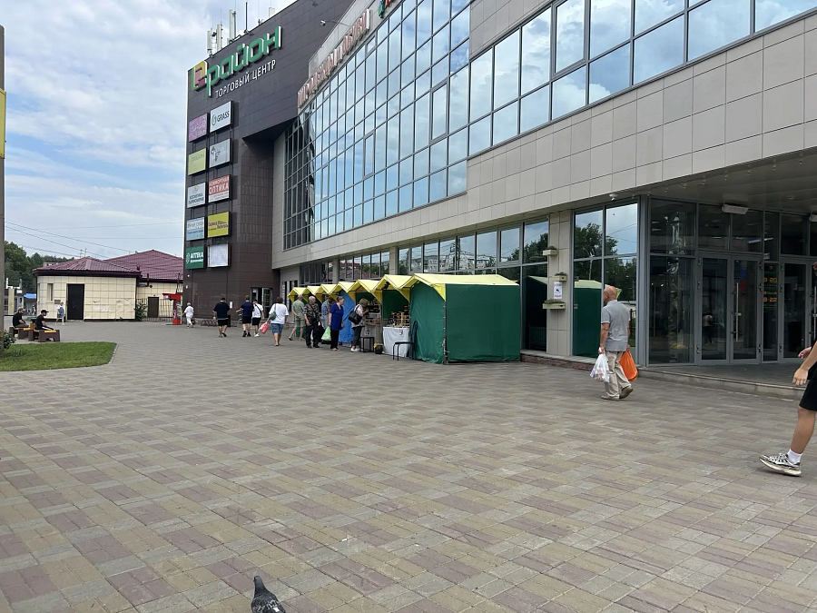 Попова, ТЦ "Район", 70Д